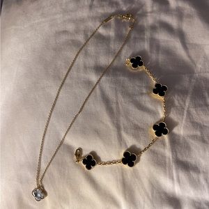 Clover necklace and bracelet.